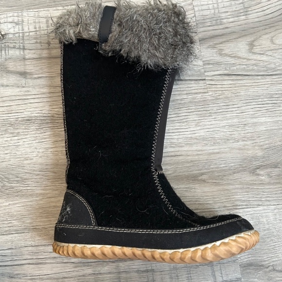 Sorel Cozy Cate Recycled Felt Faux Fur Sz 38.5 - Picture 3 of 11